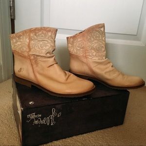 Jelmini cream/tan wrinkle ankle boots